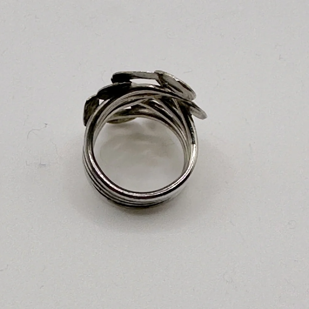 Elegant hammered sterling silver swirl design ring - size 7 - Picture 4 of 5